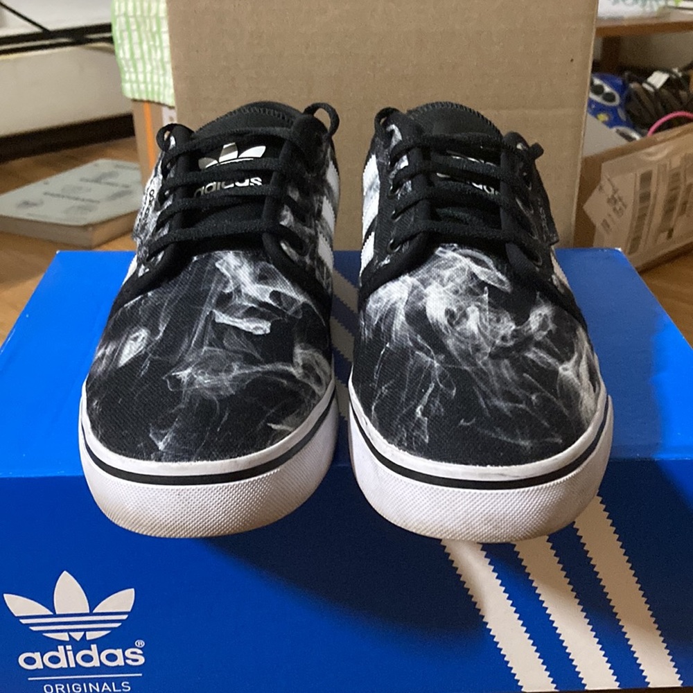 Adidas seeley size 10